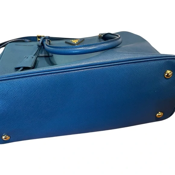 Authentic pre-loved Lux Galleria double zip closure tote. - Picture 9 of 16